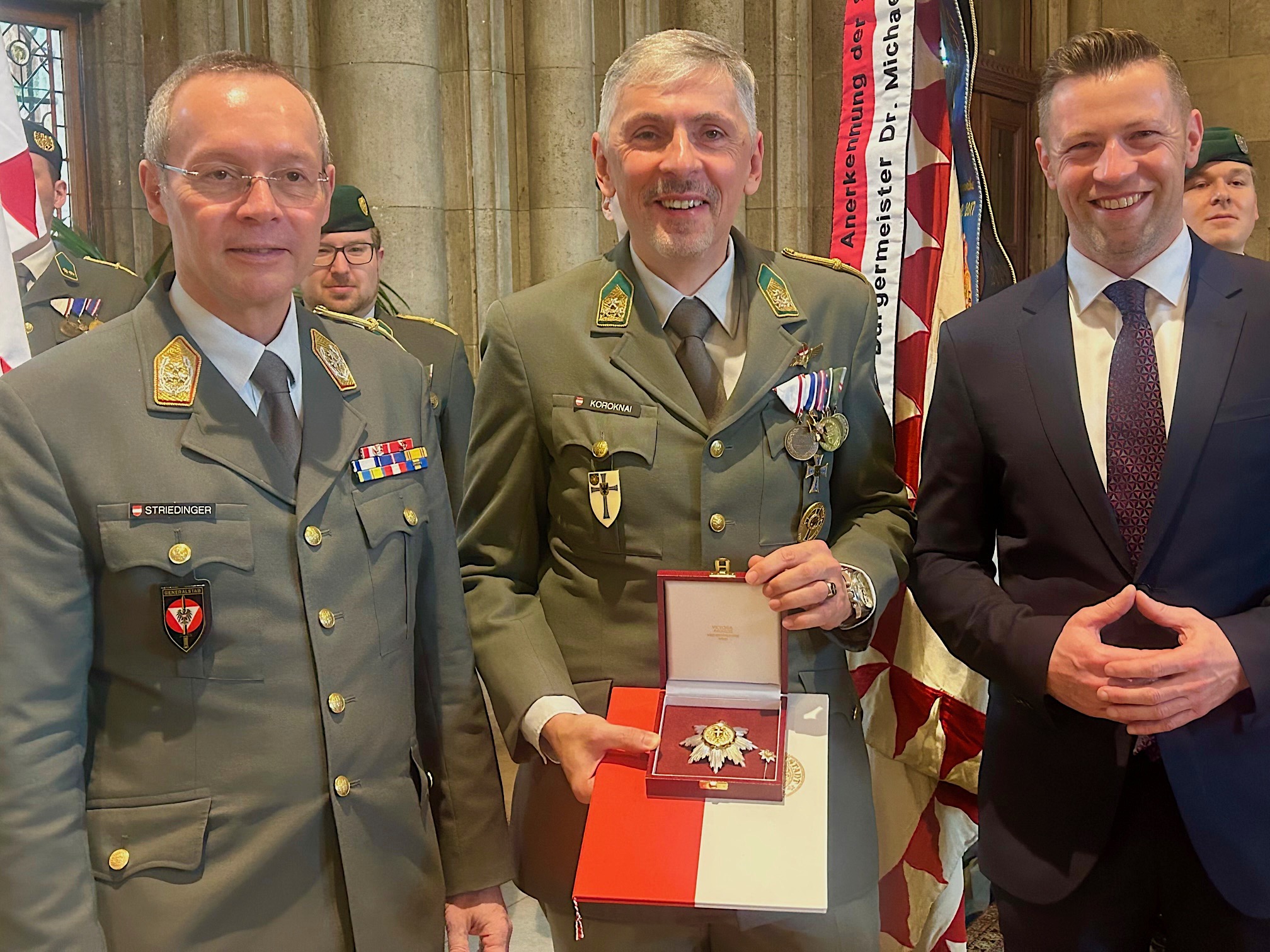 (v.l.n.r.) Generalstabschef General Rudolf Striedinger, Oberst Stefan Koroknai und Landtagsabgeordneter Marcus Schober